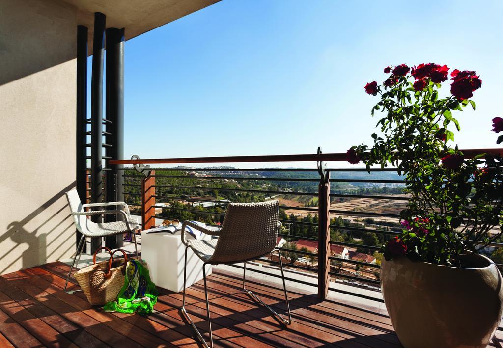Дом для отпуска Домик в фруктовом саду Kiryat Anavim Экстерьер фото A balcony