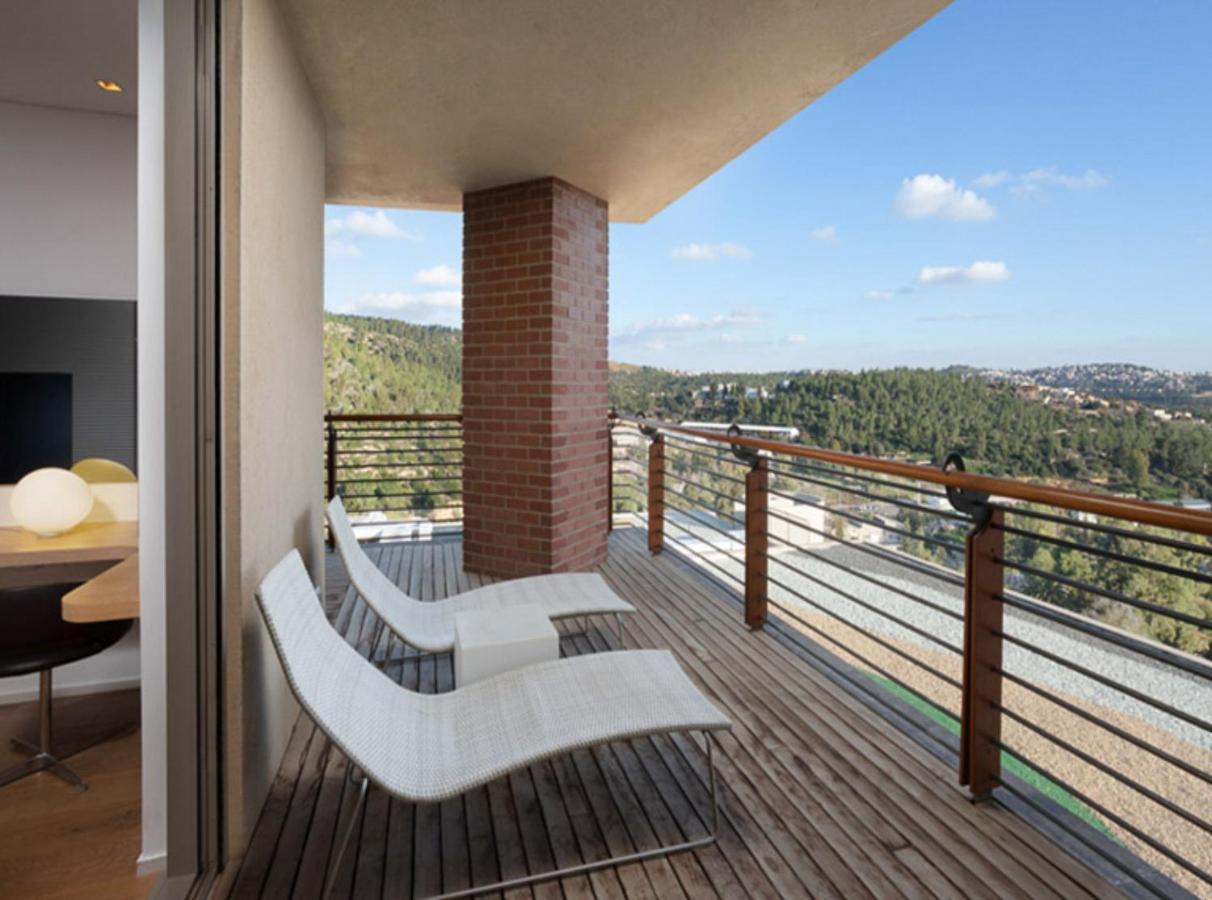 Дом для отпуска Домик в фруктовом саду Kiryat Anavim Экстерьер фото A balcony