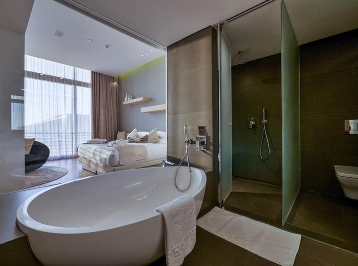 Дом для отпуска Домик в фруктовом саду Kiryat Anavim Экстерьер фото A bathroom in a hotel