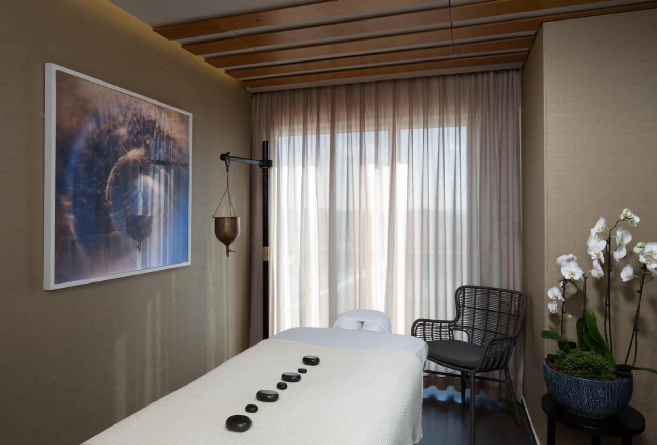 Дом для отпуска Домик в фруктовом саду Kiryat Anavim Экстерьер фото A treatment room at the Four Seasons Hotel, Madrid