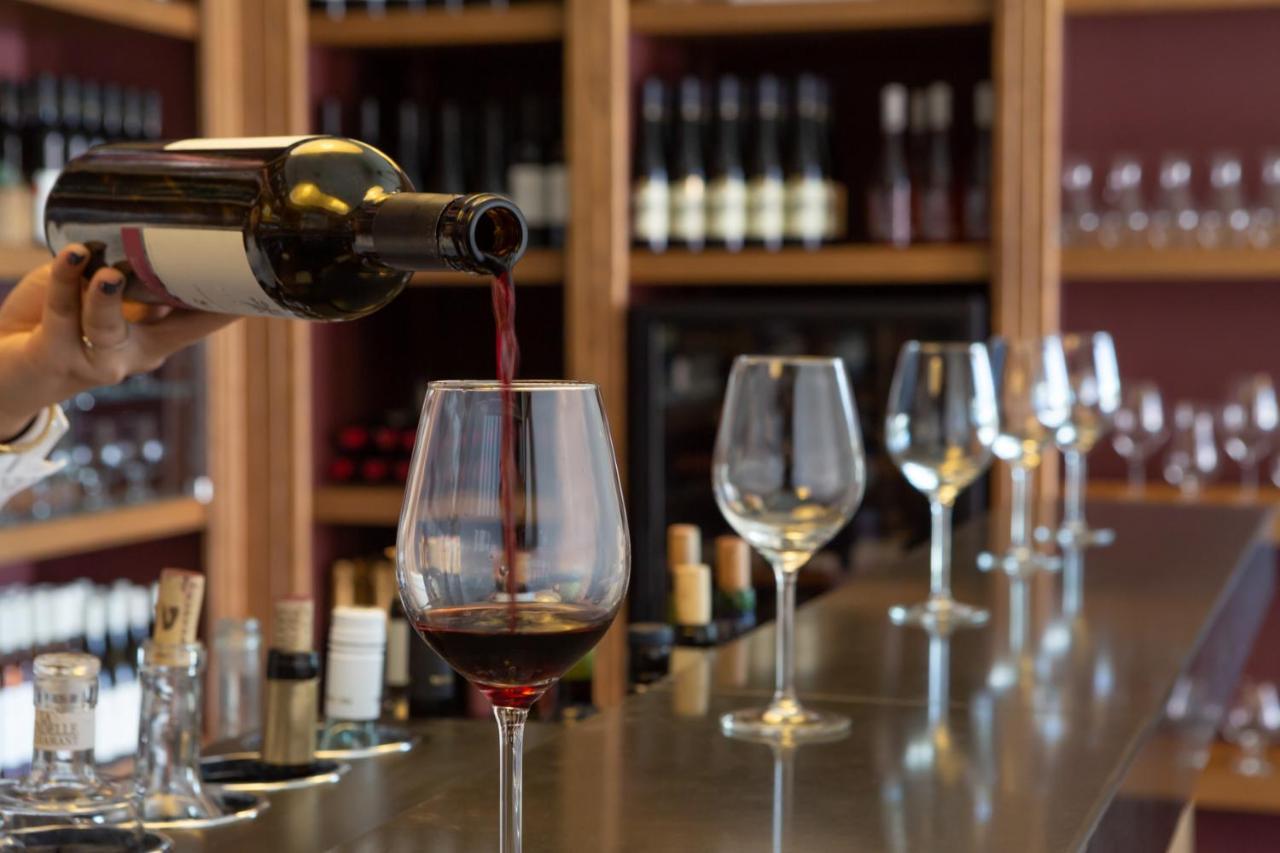 Дом для отпуска Домик в фруктовом саду Kiryat Anavim Экстерьер фото Wine tasting at a winery
